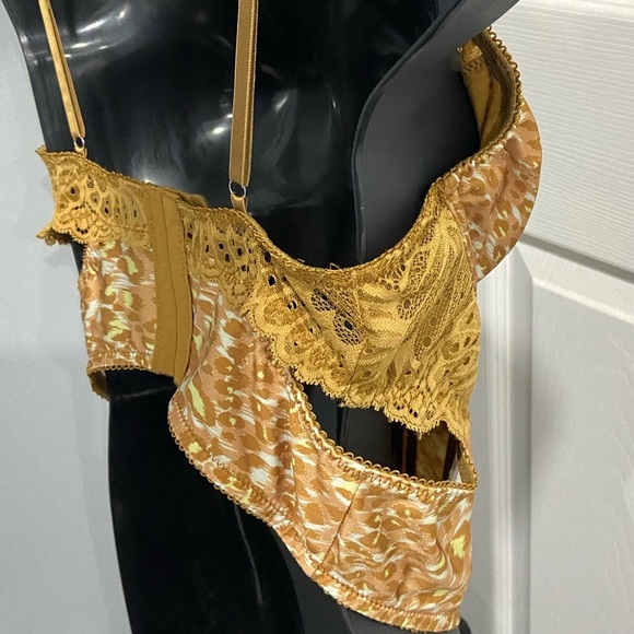 Mustard yellow corset top UO - Picture 8 of 8